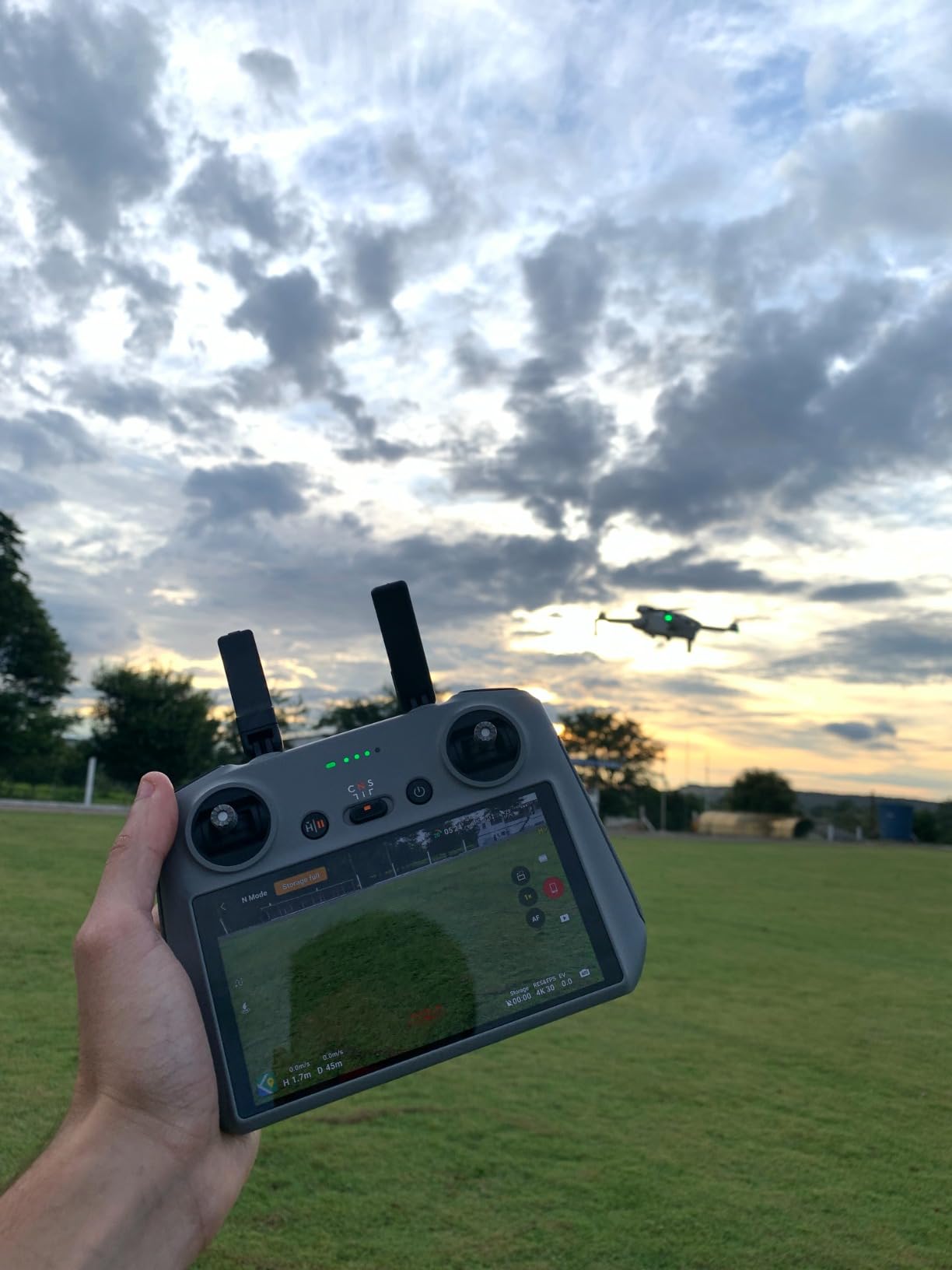 DJI Mini 4 Pro - Dron Mini con Mando a distancia y cámara, ligero y plegable con vídeo 4K HDR